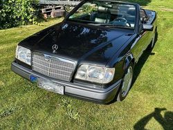 Schwarz Gebraucht 1997 Mercedes E200 Edition Cabrio | 13.950 €