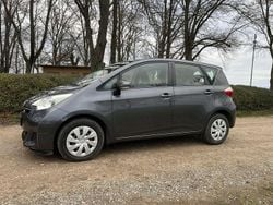 Grau Gebraucht 2011 Toyota Verso-S Van / Kleinbus | 3.650 € (Fairer Preis)