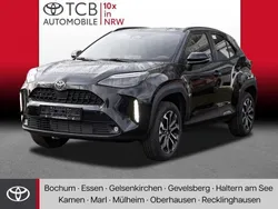 Grau Neu 2025 Toyota Yaris Hybrid Limousine | 30.989 €