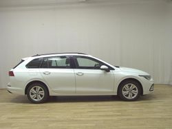 Weiss Gebraucht 2022 VW Golf VIII Life Kombi | 16.980 € (Superpreis)