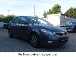 Grau Gebraucht 2011 Kia Ceed Limousine | 5.985 € (Guter Preis)
