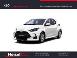 Weiß Neu 2025 Toyota Yaris Hybrid Comfort Limousine | 23.660 € (Guter Preis)
