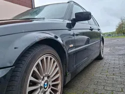 Schwarz Gebraucht 2001 BMW 330 Kombi | 1.500 €