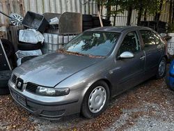 Grau Gebraucht 2004 Seat Leon Kleinwagen | 599 €