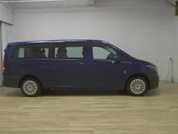 Blau Gebraucht 2023 Mercedes Vito Van / Kleinbus | 32.980 € (Guter Preis)