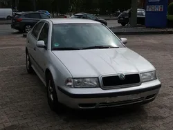 Silber Gebraucht 1999 Skoda Octavia Limousine | 795 € (Guter Preis)