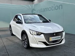 Weiß Gebraucht 2021 Peugeot e-208 GT Kleinwagen | 19.340 € (Fairer Preis)