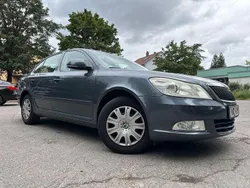 Grau Gebraucht 2009 Skoda Octavia Ambiente Limousine | 3.799 € (Fairer Preis)