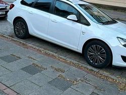 Weiß Gebraucht 2013 Opel Astra Eco Kombi | 4.000 € (Etwas zu teuer)
