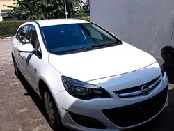 Weiß Gebraucht 2015 Opel Astra Kombi | 6.250 € (Fairer Preis)