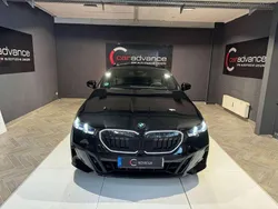 Black sapphire metallic Gebraucht 2025 BMW 540 M Sport Kombi | 76.990 € (Fairer Preis)
