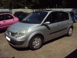 Grau Gebraucht 2005 Renault Scénic II Dynamique Van / Kleinbus | 3.490 € (Etwas zu teuer)