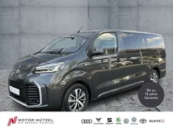 Grau Gebraucht 2024 Toyota Proace Verso Team Kombi | 41.460 € (Guter Preis)