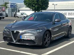 Grau Gebraucht 2016 Alfa Romeo Giulia Super Limousine | 17.900 € (Fairer Preis)