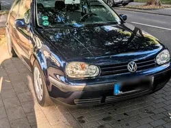 Blau Gebraucht 2001 VW Golf IV Kleinwagen | 650 €