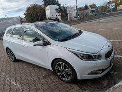 Weiß Gebraucht 2013 Kia Ceed Sportswagon Spirit Kombi | 6.200 € (Etwas zu teuer)