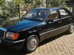 Schwarz Gebraucht 1990 Mercedes 230 Limousine | 3.599 €