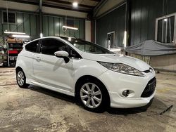 Weiß Gebraucht 2009 Ford Fiesta Kleinwagen | 2.490 € (Guter Preis)