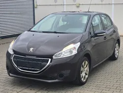 Schwarz Gebraucht 2012 Peugeot 208 Access Kleinwagen | 3.900 € (Guter Preis)