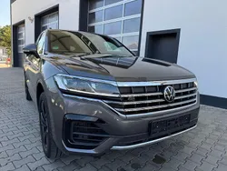 Grau Gebraucht 2022 VW Touareg R-line SUV | 51.480 € (Fairer Preis)