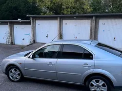 Grau Gebraucht 2002 Ford Mondeo Kleinwagen | 2.200 € (Guter Preis)