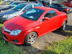 Rot Gebraucht 2005 Opel Tigra Cabrio | 2.490 € (Fairer Preis)