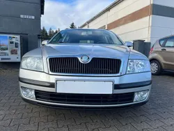Diamantsilber metallic Gebraucht 2006 Skoda Octavia Ambiente Kombi | 2.600 € (Fairer Preis)
