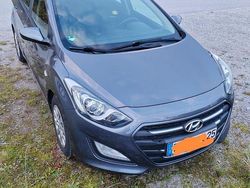Grau Gebraucht 2015 Hyundai i30 Classic Kombi | 6.900 € (Fairer Preis)