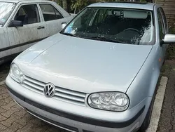Grau Gebraucht 1999 VW Golf IV Kleinwagen | 1.400 €