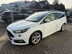 Weiß Gebraucht 2015 Ford Focus ST Kombi | 7.550 € (Fairer Preis)