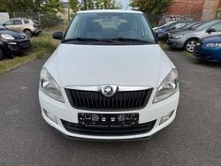 Weiß Gebraucht 2014 Skoda Fabia Kleinwagen | 5.499 € (Fairer Preis)