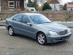 Blau Gebraucht 2004 Mercedes C220 Avantgarde Limousine | 1.500 €
