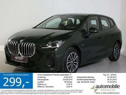 Sanremo grün met. Gebraucht 2024 BMW 218 Active Tourer M Sport Van / Kleinbus | 26.830 € (Superpreis)