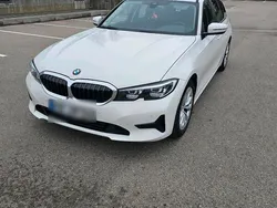 Weiß Gebraucht 2020 BMW 320 Advantage Kombi | 25.000 € (Fairer Preis)