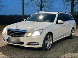 Weiß Gebraucht 2011 Mercedes E200 Kombi | 9.500 €