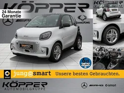 Weiß Gebraucht 2023 Smart ForTwo Electric Drive Exclusive Kleinwagen | 14.798 € (Fairer Preis)