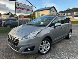 Grau Gebraucht 2014 Peugeot 5008 Active Van / Kleinbus | 4.990 € (Guter Preis)