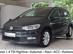 Grau Gebraucht 2016 VW Touran Highline Van / Kleinbus | 19.700 € (Fairer Preis)