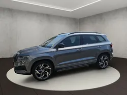 Graphitegrau metallic Gebraucht 2022 Skoda Karoq SportLine SUV | 30.800 € (Superpreis)