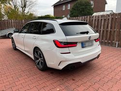Weiß Gebraucht 2021 BMW 320 Shadowline Kombi | 27.900 € (Fairer Preis)