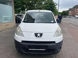 Weiß Gebraucht 2012 Peugeot Partner Van / Kleinbus | 1.600 € (Fairer Preis)
