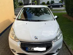 Schwarz Gebraucht 2013 Peugeot 208 Style Kleinwagen | 4.300 € (Fairer Preis)