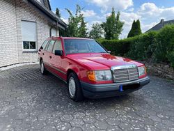 Rot Gebraucht 1988 Mercedes E300 Kombi | 10.900 €