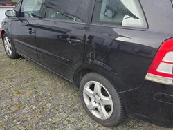 Schwarz Gebraucht 2008 Opel Zafira Van / Kleinbus | 2.000 € (Guter Preis)