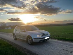 Silber Gebraucht 2001 VW Golf IV Kleinwagen | 1.200 € (Guter Preis)