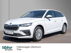 Moonweiss metallic Gebraucht 2024 Skoda Scala Essence Kleinwagen | 19.980 € (Fairer Preis)