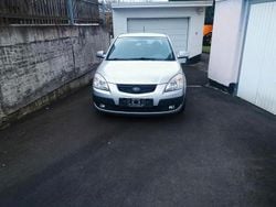 Grau Gebraucht 2006 Kia Rio Kleinwagen | 2.500 €