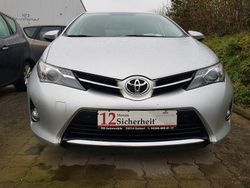 Silber Gebraucht 2015 Toyota Auris Life+ Limousine | 11.500 € (Fairer Preis)