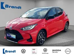 Tokyo fusion red met. / dach schwarz Gebraucht 2021 Toyota Yaris Edition Kleinwagen | 18.890 € (Fairer Preis)