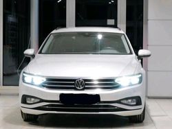Weiß Gebraucht 2020 VW Passat Business Kombi | 22.500 € (Fairer Preis)